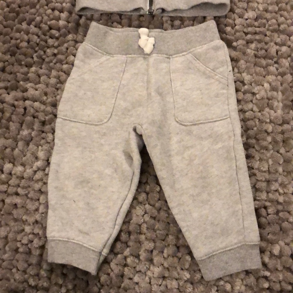 Gray Carter’s sweatsuit